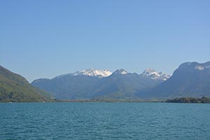 https://pixabay.com/fr/photos/lac-annecy-eau-nature-haute-savoie-2253144/